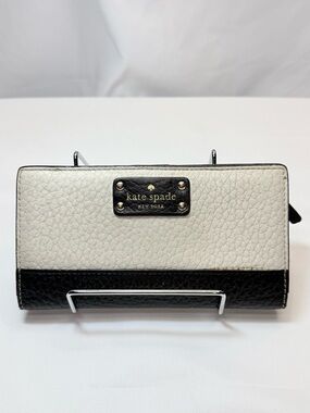 Kate Spade New York Bay Street Stacy Pebble Leather Wallet in Black & Off White